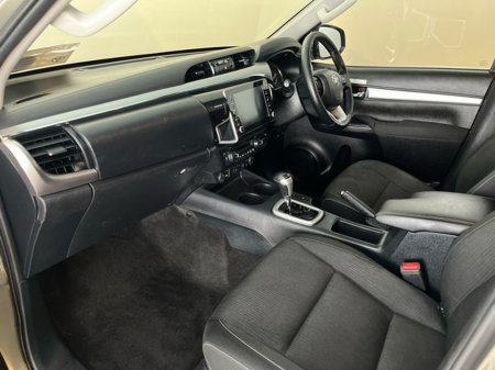 2023 Toyota Hilux - thumbnail 6