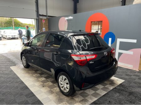 2018 Toyota Vitz - thumbnail 4