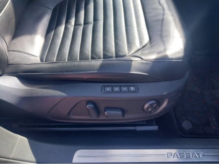 2011 Volkswagen Passat - thumbnail 8