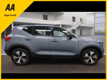 2023 Volvo XC40 - thumbnail 5