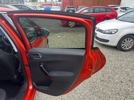 2017 Peugeot 208 - thumbnail 11