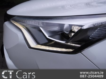 2017 Toyota C-HR 1.8 AUTO HYBRID LOW MILES HIGH SPEC €18,950 thumbnail