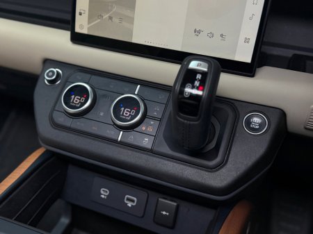 2024 Land Rover Defender - thumbnail 19