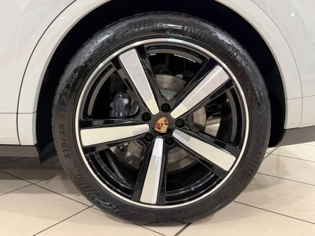 2025 Porsche Cayenne 3.0 V6 E-HYBRID=LOW MILES//HUGE SPEC//AS NEW=2 YEAR WARRANTY=TAILORED FINANCE PACKAGES AVAILABLE=TRADE IN'S WELCOME €114,995 thumbnail