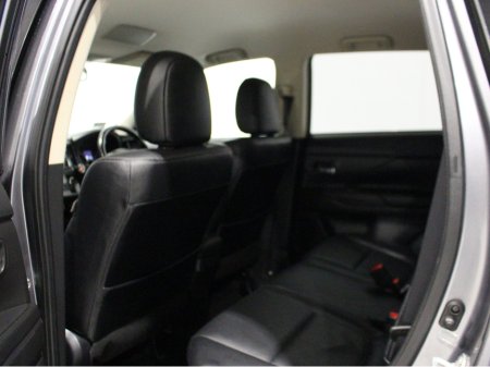 2017 Mitsubishi Outlander OUTL 4WD 6MT 4DR 7S 17MY 7 SEATS €16,950 thumbnail