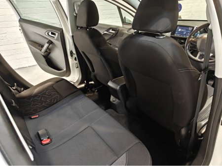 2019 Peugeot 2008 - thumbnail 21