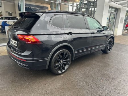 2023 Volkswagen Tiguan Allspace 2.0 TDI 150HP R-Line DSG Black Edition €45,995 thumbnail