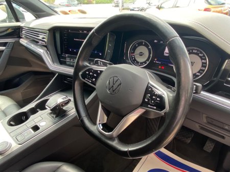 2021 Volkswagen Touareg  €38,170 thumbnail