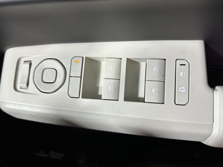 2025 Kia EV4 - thumbnail 22