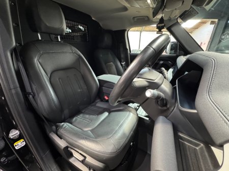 2021 Land Rover Defender - thumbnail 13