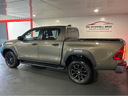 2022 Toyota Hilux INVINCIBLE X D-4D 4WD INVINCIBLE DCB €42,500 thumbnail