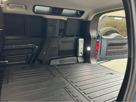 2023 Land Rover Defender 3.0D 110 SE 3 Seat Commercial €50,365 thumbnail