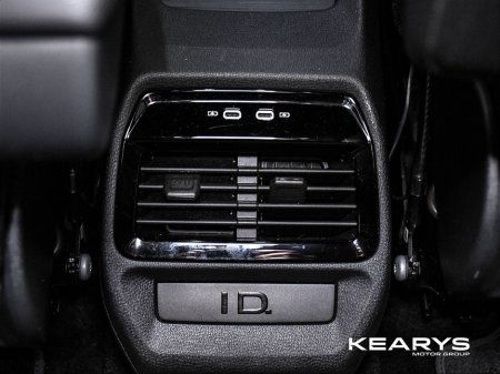 2022 Volkswagen ID.5 GTX AWD BUSINESS 77kWh 299HP €29,888 thumbnail