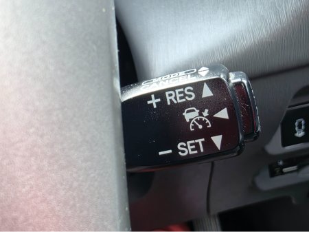 2013 Toyota Prius Alpha - thumbnail 16