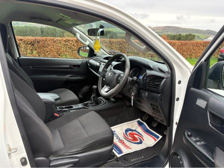 2016 Toyota Hilux - thumbnail 10