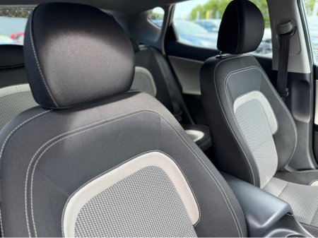 2017 Kia Ceed - thumbnail 13