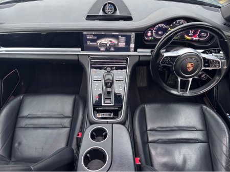 2017 Porsche Panamera - thumbnail 2