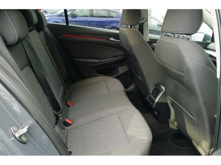 2025 Volkswagen Golf Edition 75 2.0TDI 116HP *PARK ASSIST, ANDROID AUTO/APPLE CARPLAY & MUCH MORE!* €35,995 thumbnail