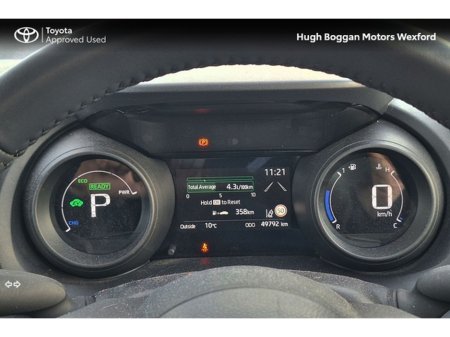 2024 Toyota Yaris Cross HYBRID LUNA, LADY OWNER! €28,995 thumbnail