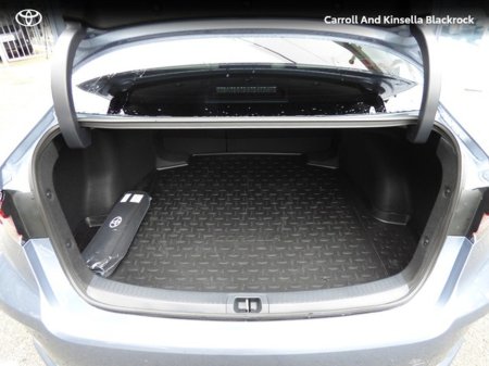 2022 Toyota Corolla Hybrid Luna Sport Saloon €27,950 thumbnail