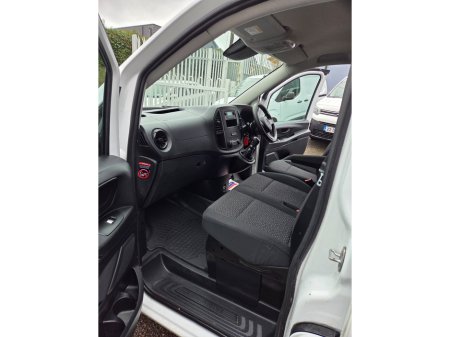 2021 Mercedes-Benz Vito 110 KA/L CLASSIC 6DR €13,000 thumbnail