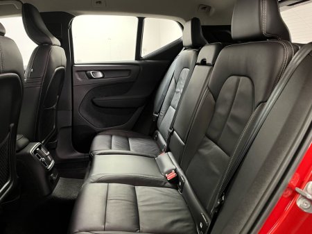 2022 Volvo XC40 - thumbnail 8