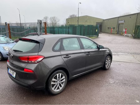 2017 Hyundai i30 I 30 DELUXE 5DR €10,500 thumbnail