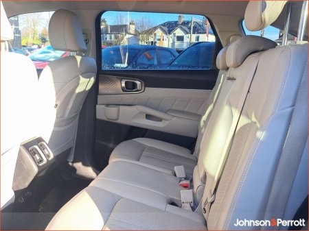 2023 Kia Sorento 1.6 PHEV K3 4X4 7 seats €50,900 thumbnail