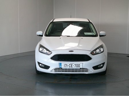 2017 Ford Focus - thumbnail 2