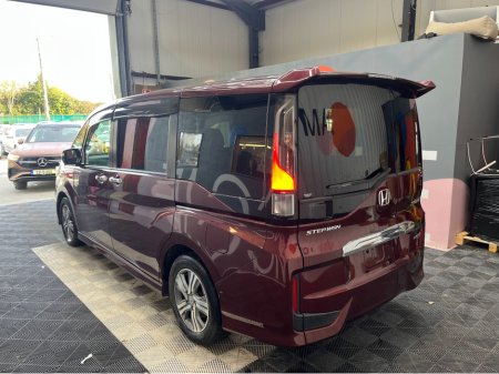 2017 Honda Stepwagon - thumbnail 4