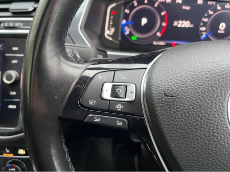 2020 Volkswagen Tiguan R-LINE AUTOMATIC 150HP 1.5 TSI //MASSIVE SPEC//FULL LEATHER//PANORAMIC GLASS ROOF//SAT NAV// €34,950 thumbnail