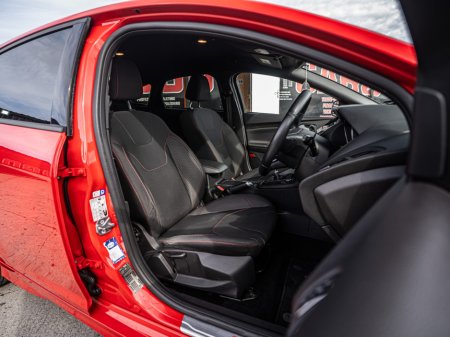 2017 Ford Focus - thumbnail 18