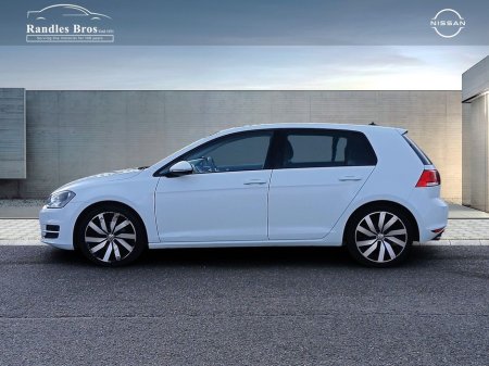 2017 Volkswagen Golf - view 3