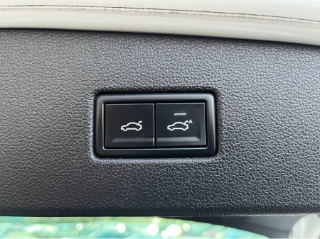 2018 Volkswagen Tiguan R-LINE 4 MOTION AUTOMATIC 2.0 DIESEL //HIGH SPEC//FULL LEATHER HEATED FRONT AND REAR SEATS//360 PARKING CAMERAS//ADAPTIVE CRUISE CONTROL// €27,950 thumbnail