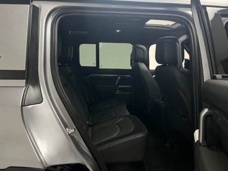 2024 Land Rover Defender HSE X-DYNAMIC P400E €87,990 thumbnail