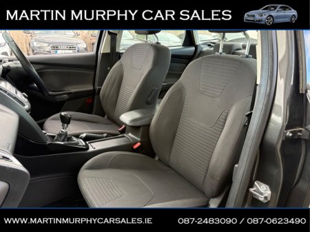 2017 Ford Focus - thumbnail 16