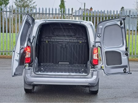 2025 Opel Combo SPORTIVE L1H1 1.5TD 100BHP **REVERSING CAMERA** €19,919 thumbnail