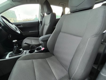 2014 Toyota Auris - thumbnail 9