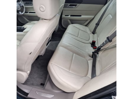 2016 Jaguar XF - thumbnail 12