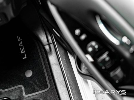 2022 Nissan Leaf - thumbnail 40