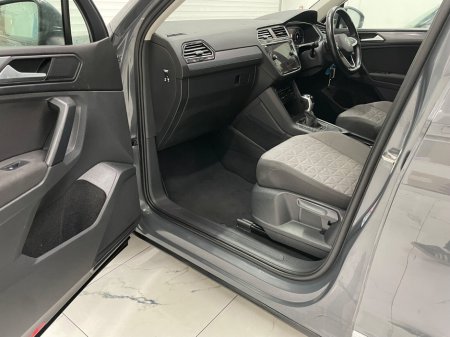 2023 Volkswagen Tiguan  €31,995 thumbnail
