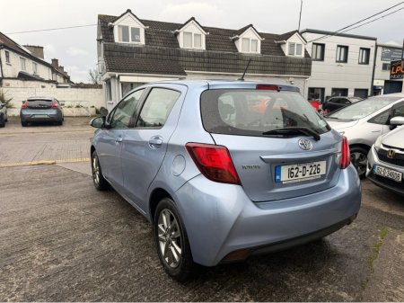 2016 Toyota Yaris - thumbnail 16