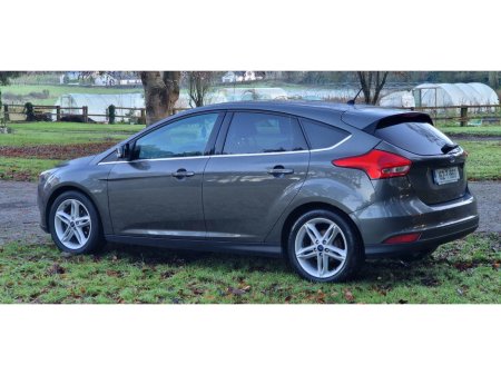 2016 Ford Focus - thumbnail 3