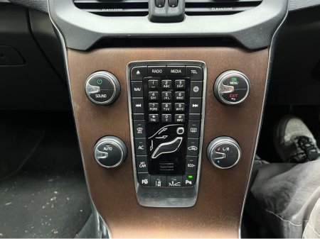 2017 Volvo V40 - thumbnail 18