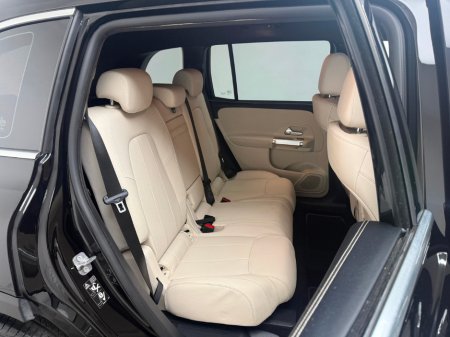 2023 Mercedes-Benz GLB GLB 200 €39,990 thumbnail