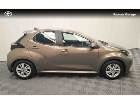 2024 Toyota Yaris - view 3