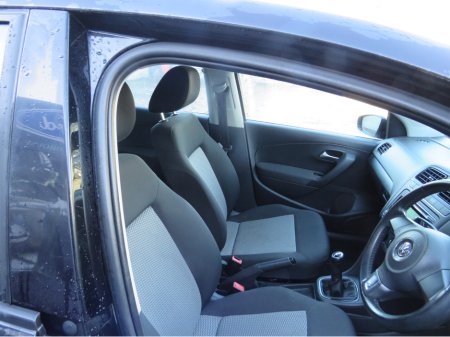 2013 Volkswagen Polo TRENDLINE 1.2 MANUAL 5DR BLACK NCTD  27 €5,999 thumbnail