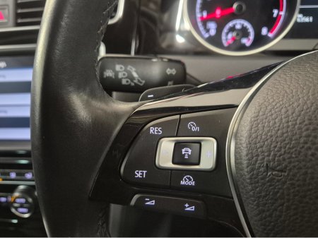 2017 Volkswagen Golf **HIGHLINE**ONLY 63000KMS**ALCANTARA SEATS*17" ALLOYS**BLIND SPOT WARNING**LANE ASSIST**KEYLESS ENTRY AND START**ADAPTIVE CRUISE CONTROL**DUAL ZONE CLIMATE CONTROL*REVERSE CAMERA*BLUETOOTH STREAMI €16,949 thumbnail