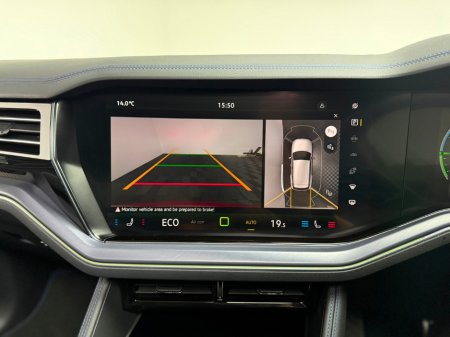 2025 Volkswagen Touareg - thumbnail 24