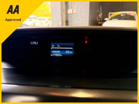 2016 Toyota Prius - thumbnail 23